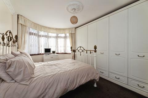 3 bedroom terraced house for sale, Tavistock Gardens, Ilford