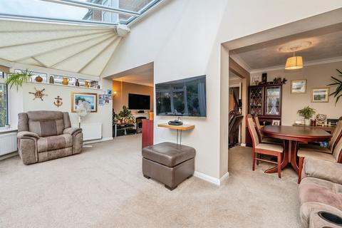 5 bedroom detached house for sale, Bamburgh Crescent, Worcester