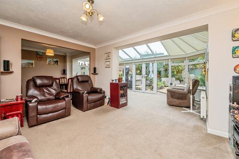 5 bedroom detached house for sale, Bamburgh Crescent, Worcester
