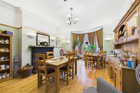 6 bedroom semi-detached house for sale, London Road, Balderton, Newark