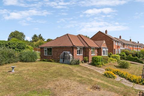 3 bedroom detached bungalow for sale, Edgecote Close, Caddington, LU1