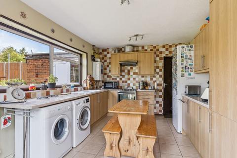 3 bedroom detached bungalow for sale, Edgecote Close, Caddington, LU1