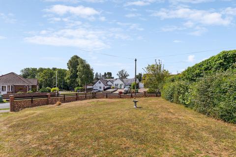 3 bedroom detached bungalow for sale, Edgecote Close, Caddington, LU1