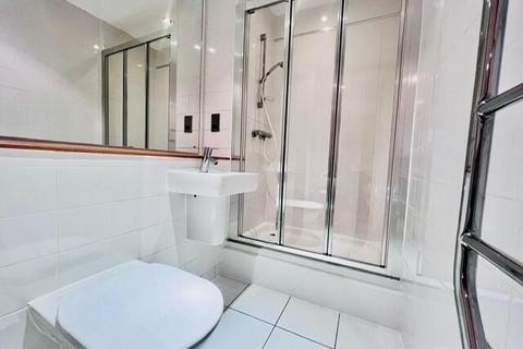 2 bedroom flat to rent, New Cross Road, London, SE14
