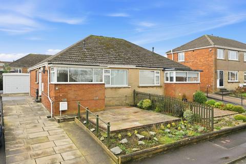 2 bedroom semi-detached bungalow for sale, Chiltern Avenue, Huddersfield, HD3