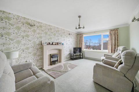 2 bedroom semi-detached bungalow for sale, Chiltern Avenue, Huddersfield, HD3