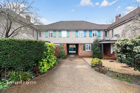 undefined, Epsom Road, Epsom