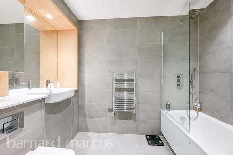 1 bedroom flat for sale, Greyhound Parade, London