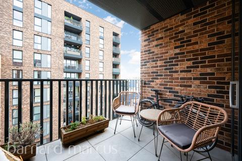 1 bedroom flat for sale, Greyhound Parade, London