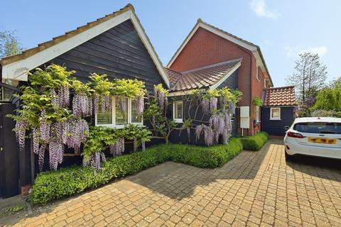 3 bedroom detached house for sale, Church Close, Kenton, Stowmarket