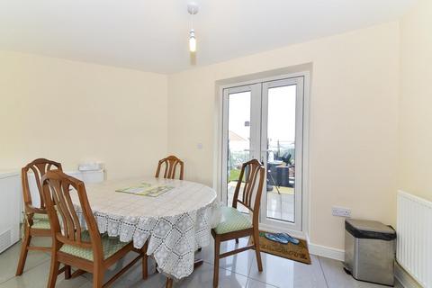 3 bedroom semi-detached house for sale, Bamburgh Close, Grantham