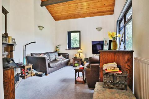 3 bedroom detached house for sale, Eaton Hill, LEEDS