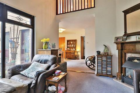 3 bedroom detached house for sale, Eaton Hill, LEEDS