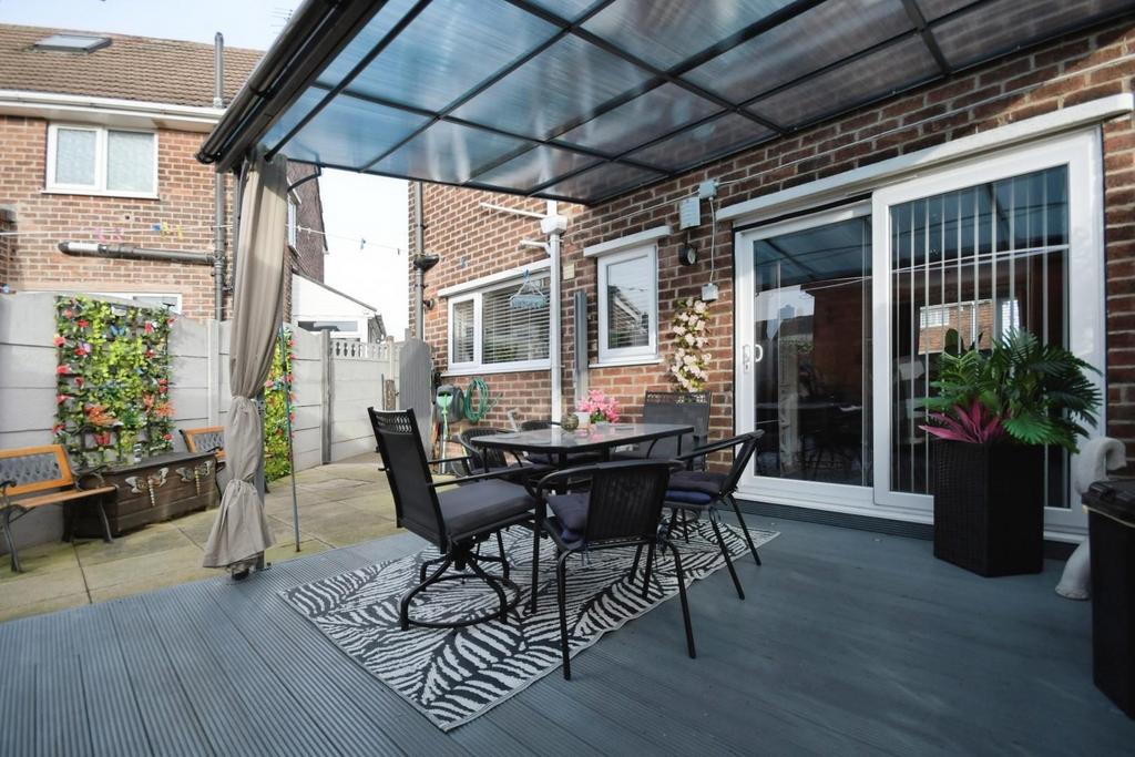 REAR GARDEN 03.jpg