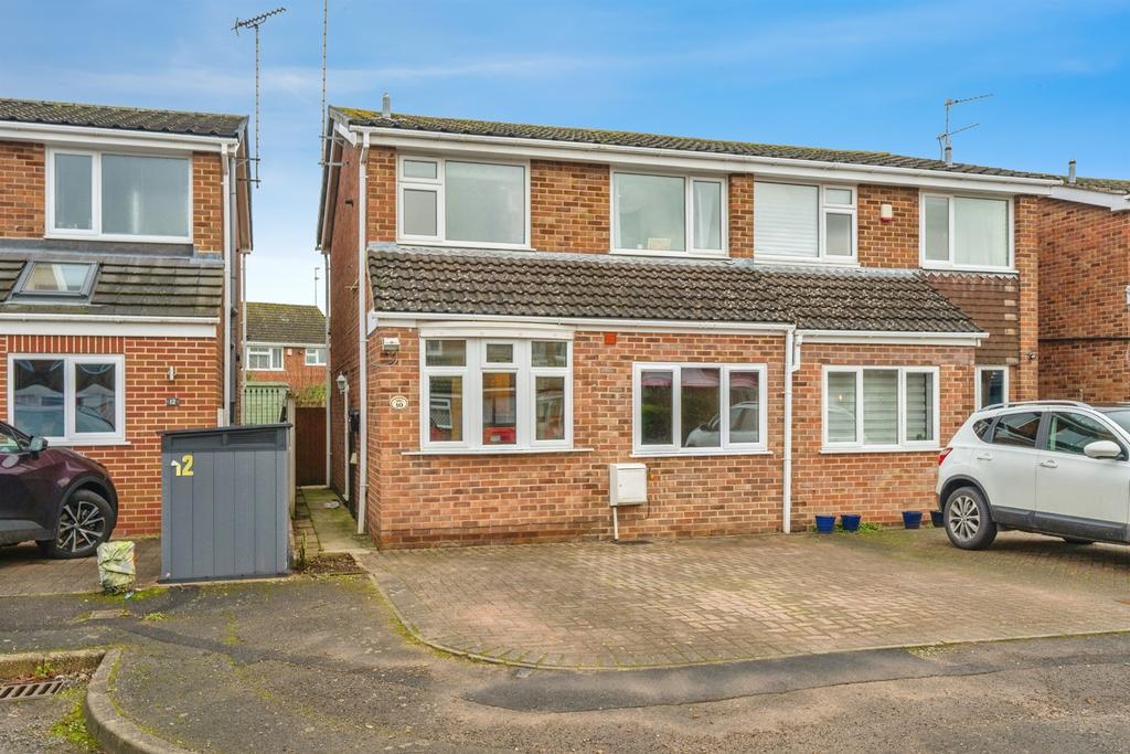 3 bedroom semi-detached house for sale