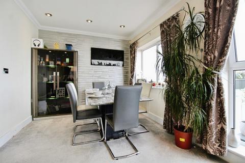 2 bedroom apartment for sale, Marconi Avenue, Penarth