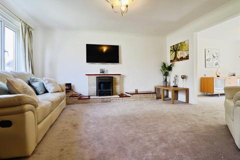 4 bedroom detached house for sale, Lynton Close, Sully, Penarth