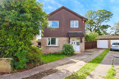 4 bedroom detached house for sale, Lynton Close, Sully, Penarth