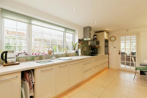 4 bedroom detached house for sale, Homefield Road, Seaford
