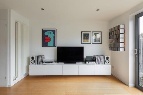 undefined, Bancroft Road, London E1