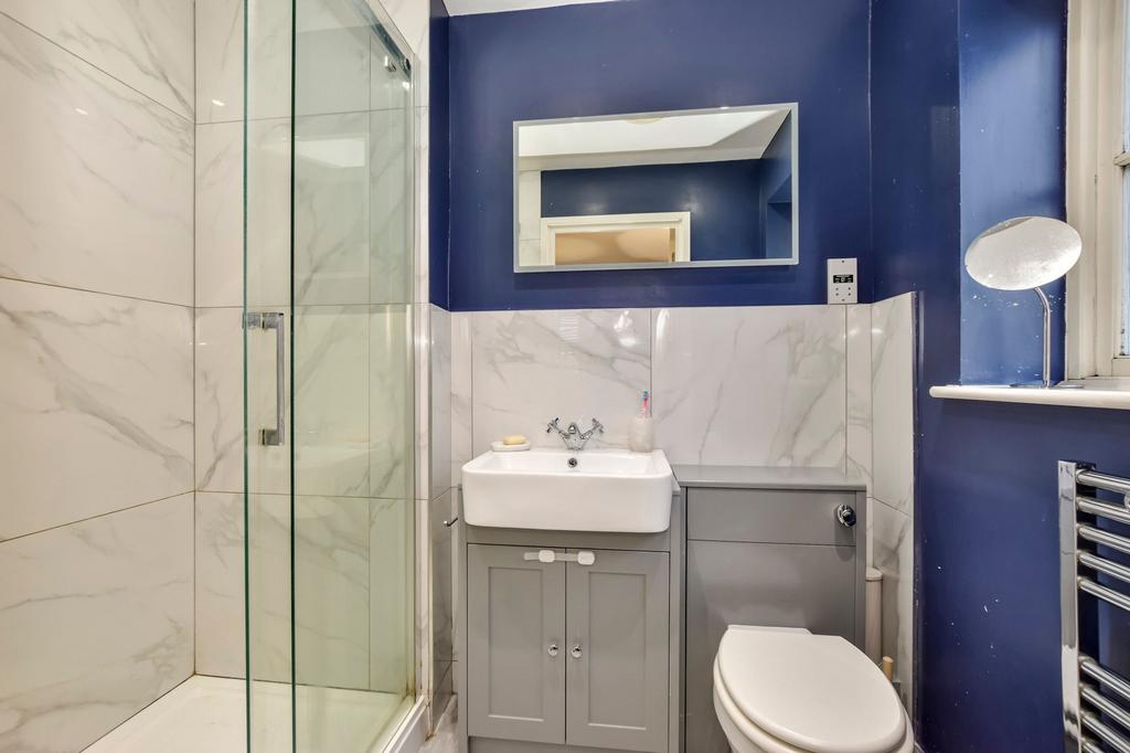 En suite to master