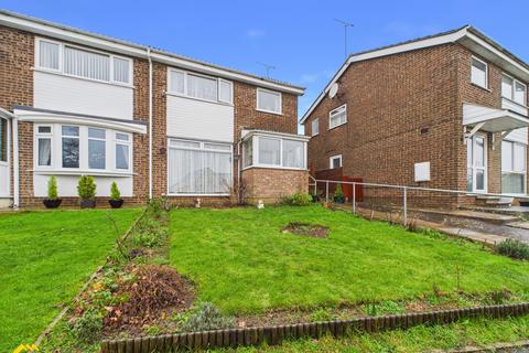 3 bedroom semi-detached house to rent, Bankside, Banbury OX16