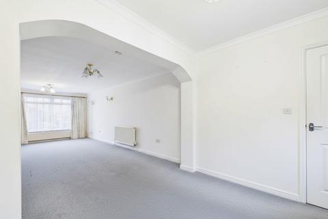 3 bedroom semi-detached house to rent, Bankside, Banbury OX16