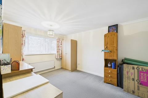 3 bedroom semi-detached house to rent, Bankside, Banbury OX16