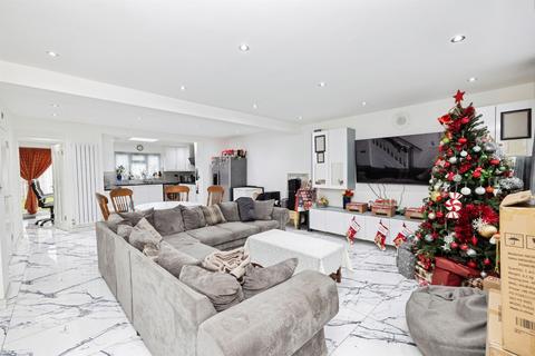 3 bedroom terraced house for sale, Fairfield Avenue, Watford