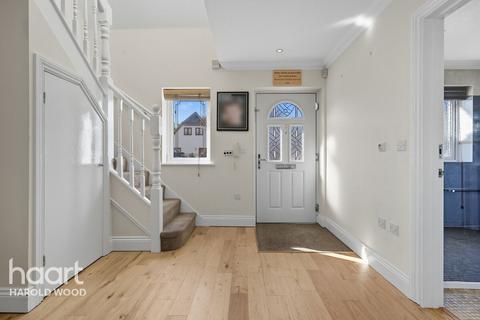 4 bedroom detached house for sale, Amelle Gardens, Harold Wood