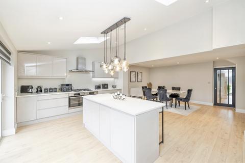 3 bedroom detached house for sale, Park Avenue, Bushey