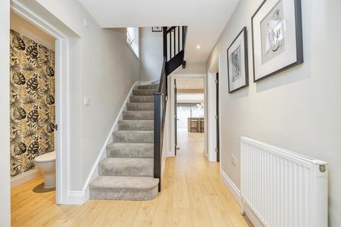 3 bedroom detached house for sale, Park Avenue, Bushey