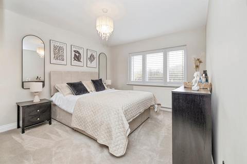 3 bedroom detached house for sale, Park Avenue, Bushey