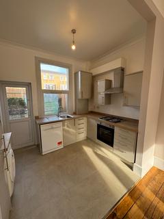 6 bedroom detached house to rent, Barretts Grove, London N16