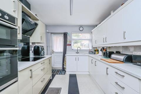 2 bedroom detached bungalow for sale, Lawrence Avenue, Eastwood, Nottingham