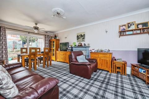 2 bedroom detached bungalow for sale, Lawrence Avenue, Eastwood, Nottingham