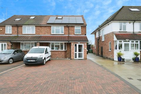 4 bedroom semi-detached house for sale, Jordan Close, WATFORD