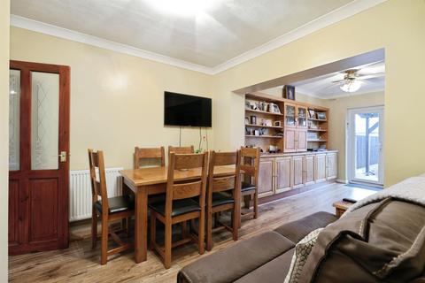 4 bedroom semi-detached house for sale, Jordan Close, WATFORD