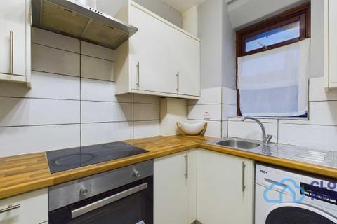 1 bedroom flat to rent, Poynders Gardens