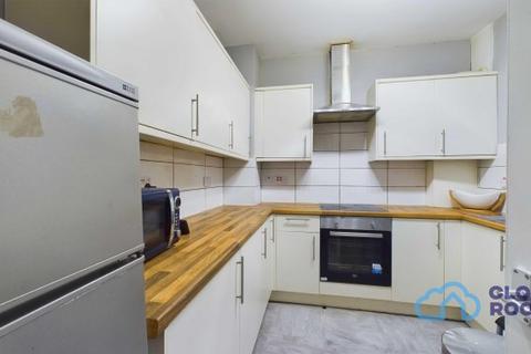 1 bedroom flat to rent, Poynders Gardens