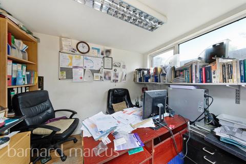 2 bedroom terraced house for sale, Northborough Road, London