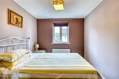 2 bedroom flat for sale, Field Close, Sturminster Newton