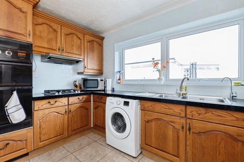 2 bedroom detached bungalow for sale, Gleneagles Close, Ferndown
