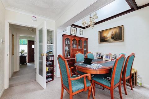 2 bedroom detached bungalow for sale, Gleneagles Close, Ferndown
