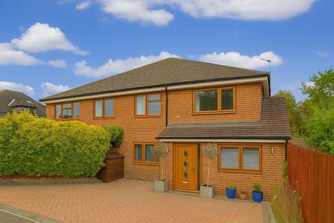 Mount Drive, Park Street, St. Albans