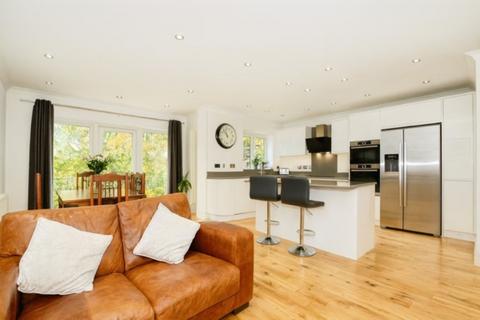 4 bedroom semi-detached house for sale, Mount Drive, Park Street, St. Albans
