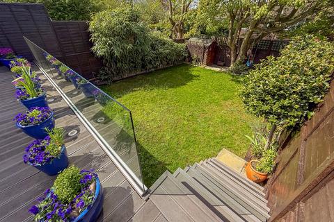 4 bedroom semi-detached house for sale, Mount Drive, Park Street, St. Albans