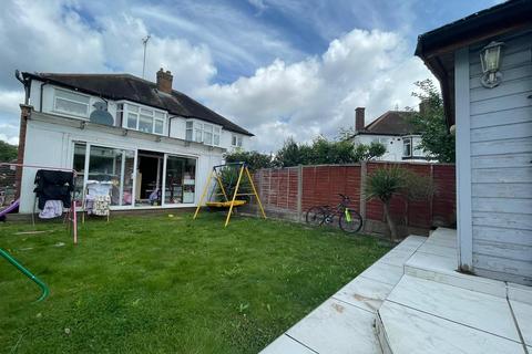 4 bedroom house to rent, The Fairway, Wembley
