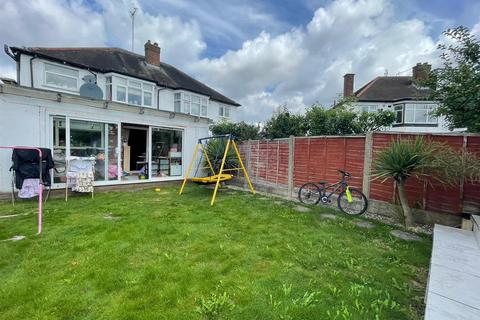 4 bedroom house to rent, The Fairway, Wembley