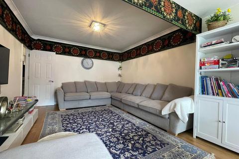 4 bedroom house to rent, The Fairway, Wembley